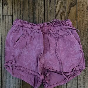 American Eagle palm print shorts